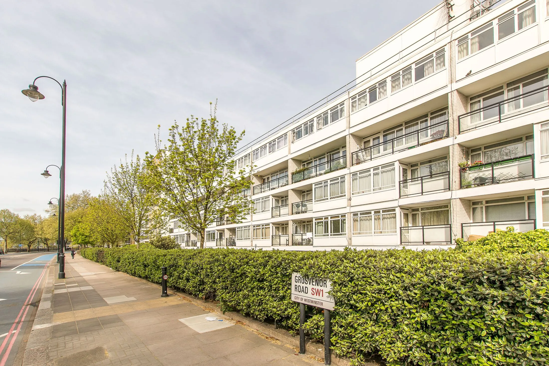 Flat Grosvenor Road in City of Westminster