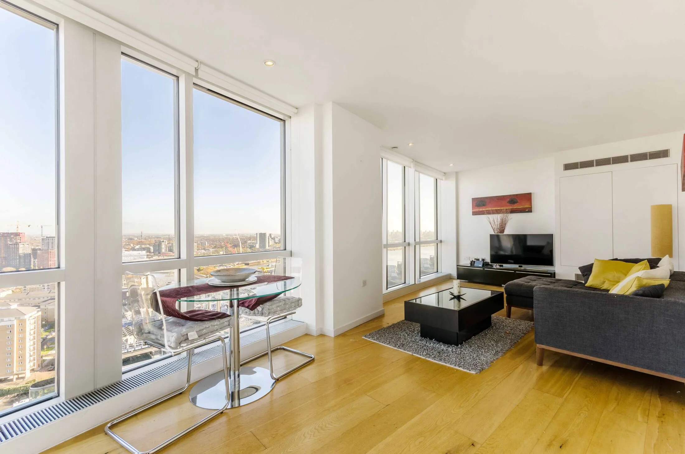 Flat Fairmont Avenue in Greater London