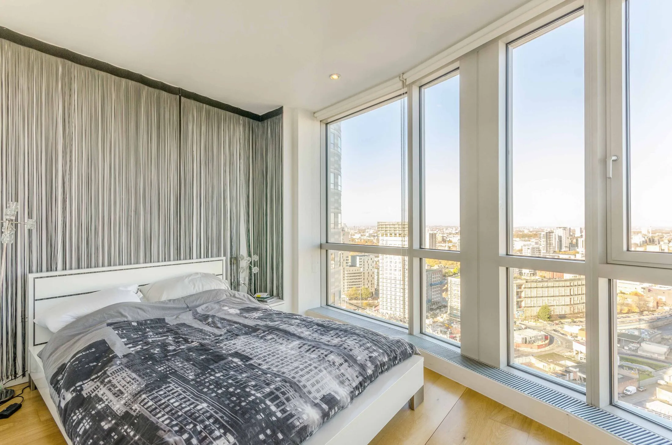 Flat Fairmont Avenue in Greater London