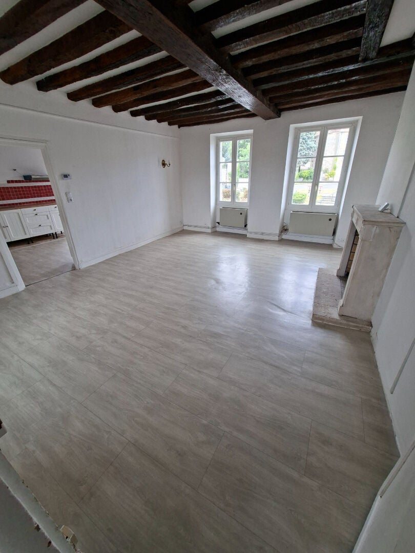 Flat D 981 in Trie-Château