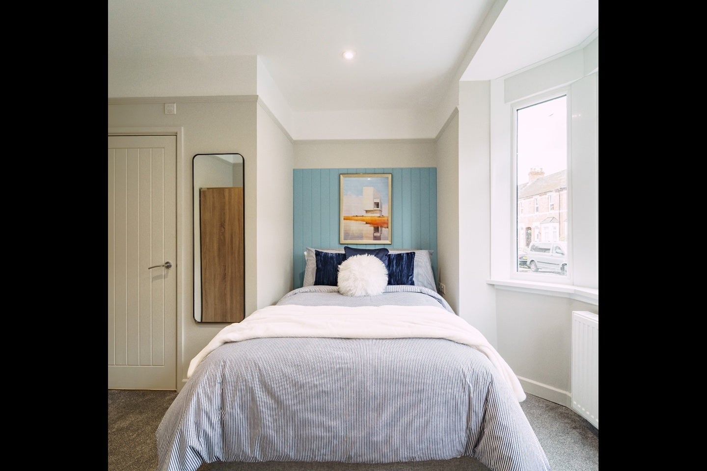 Room Dixon Street in Swindon