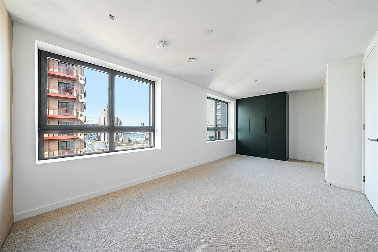 Flat Pilot Walk in Greater London