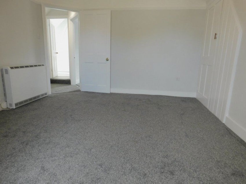 Flat Linden Road in Rother