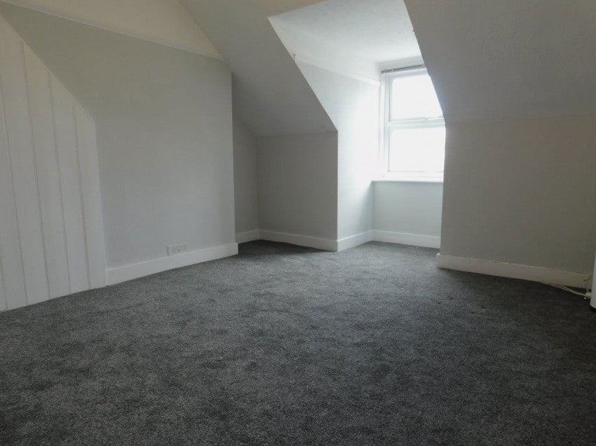 Flat Linden Road in Rother