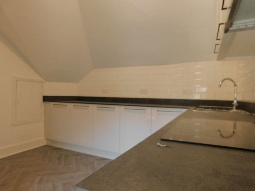 Flat Linden Road in Rother