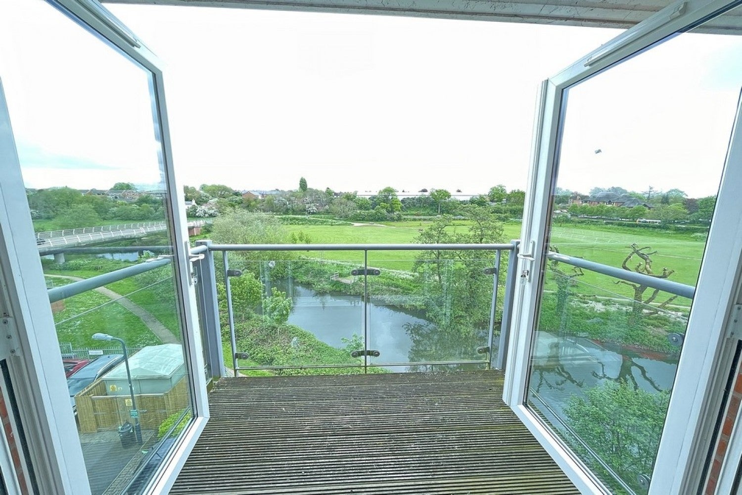 Flat Kempton Drive in Warwick
