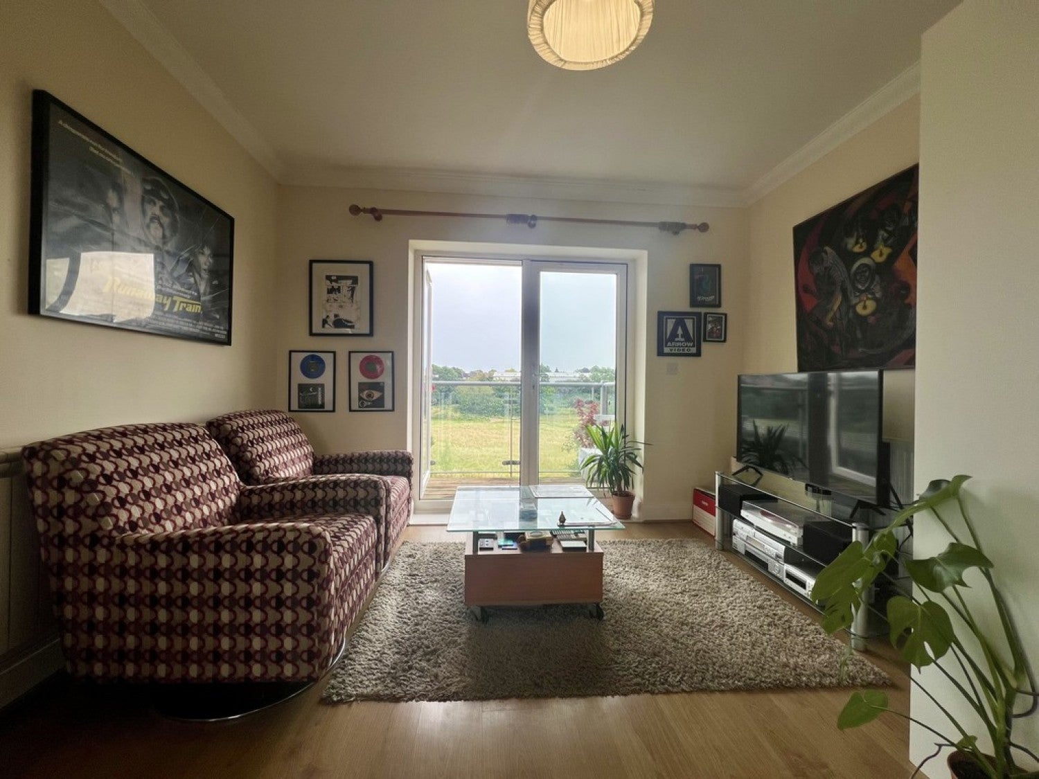 Flat Kempton Drive in Warwick