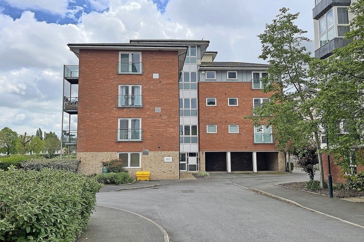 Flat Kempton Drive in Warwick