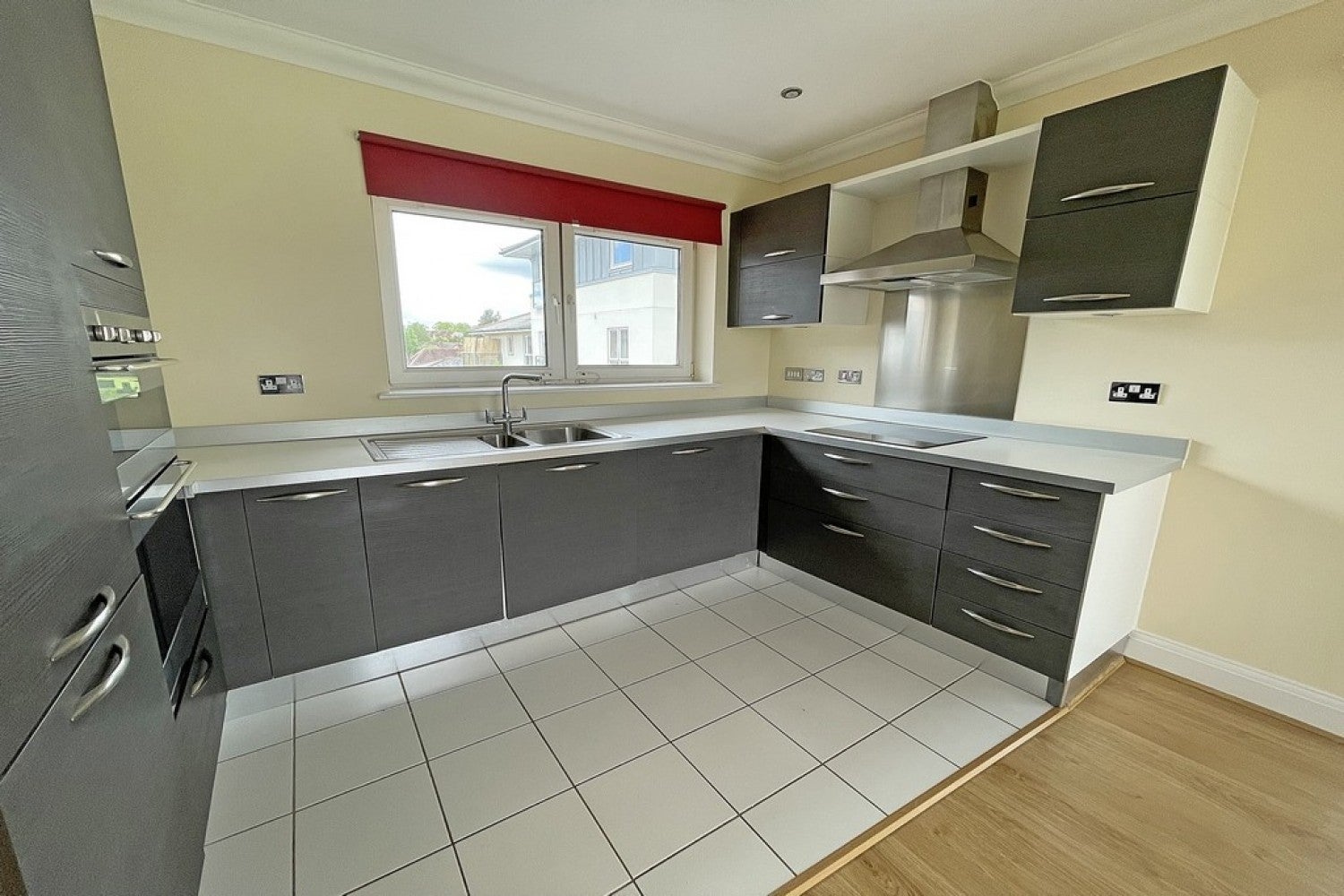 Flat Kempton Drive in Warwick