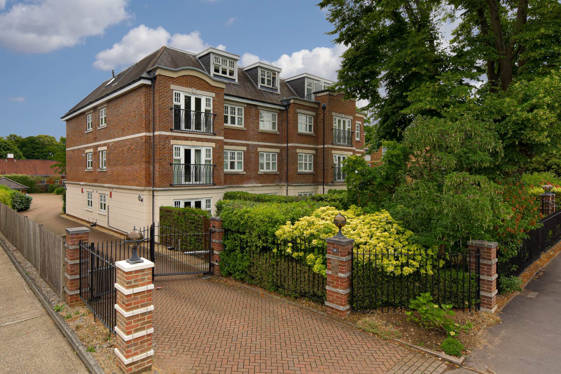 Flat Alexandra Road in Epsom and Ewell