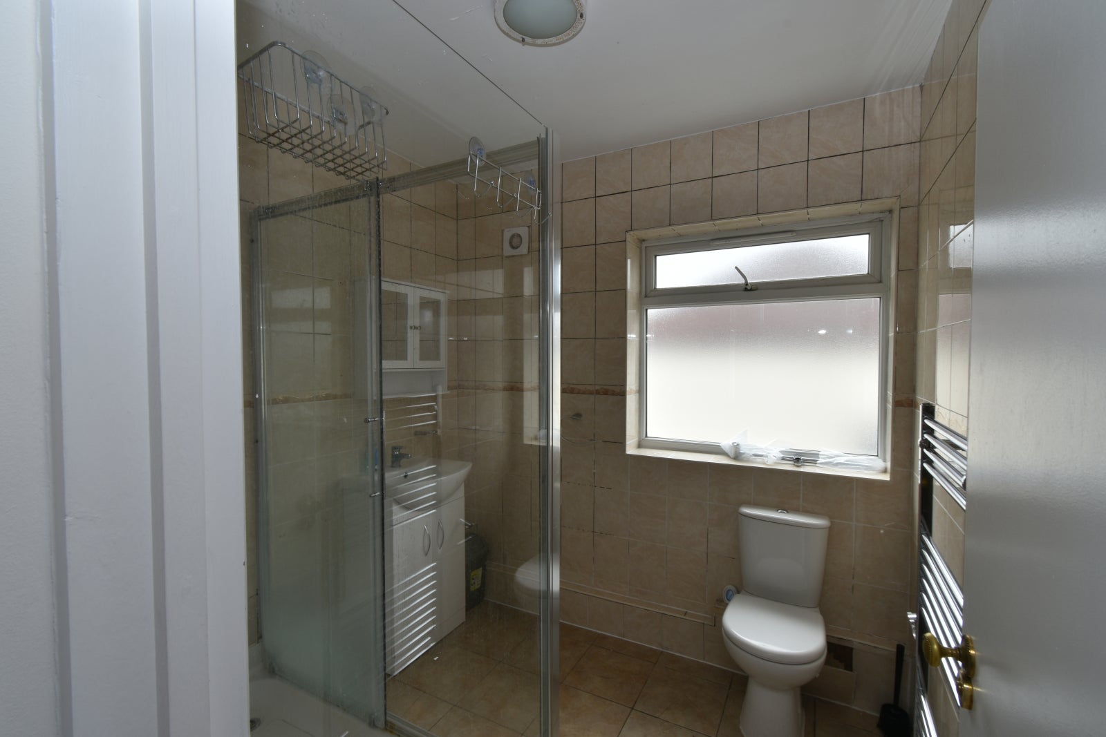 Flat Bilton Road in Greater London