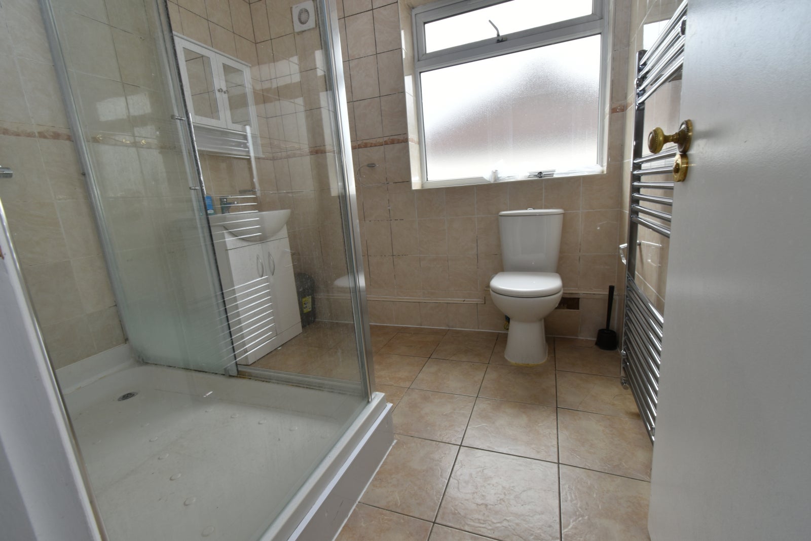 Flat Bilton Road in Greater London