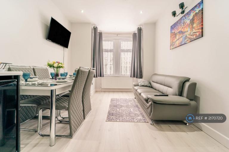 Flat Kimberley Avenue in Greater London