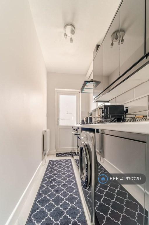 Flat Kimberley Avenue in Greater London