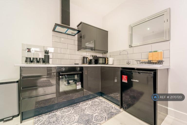 Flat Kimberley Avenue in Greater London
