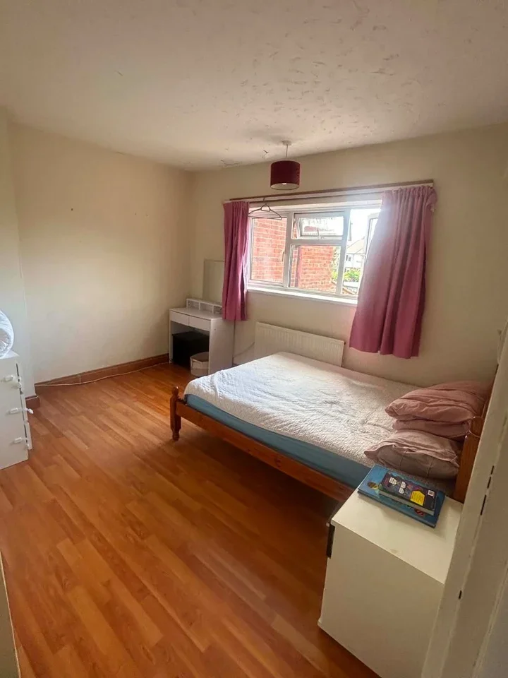 Room Rutherwyk Road in Borough of Runnymede