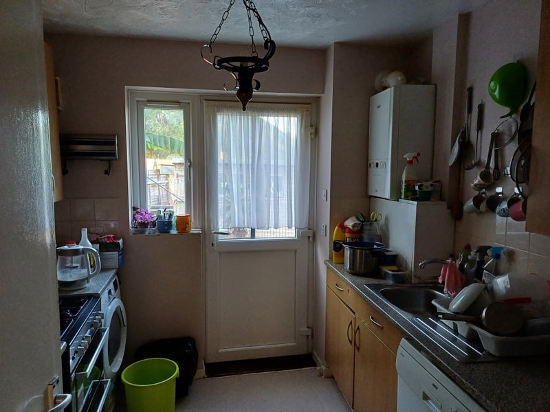 Room Harrier Way in Greater London