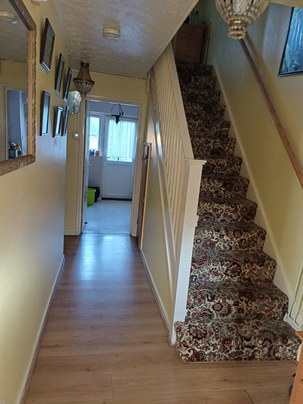 Room Harrier Way in Greater London