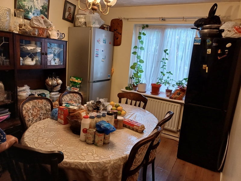 Room Harrier Way in Greater London