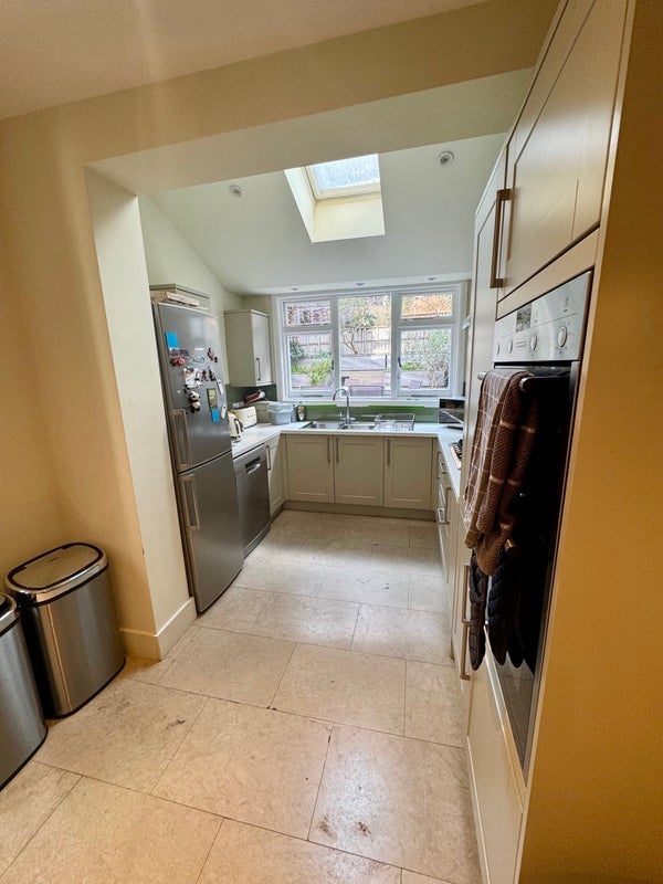 Room Macfarlane Road in Greater London