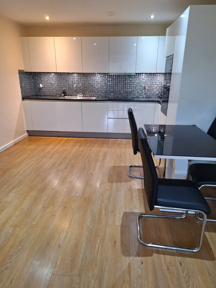 Flat Staines Road in Greater London