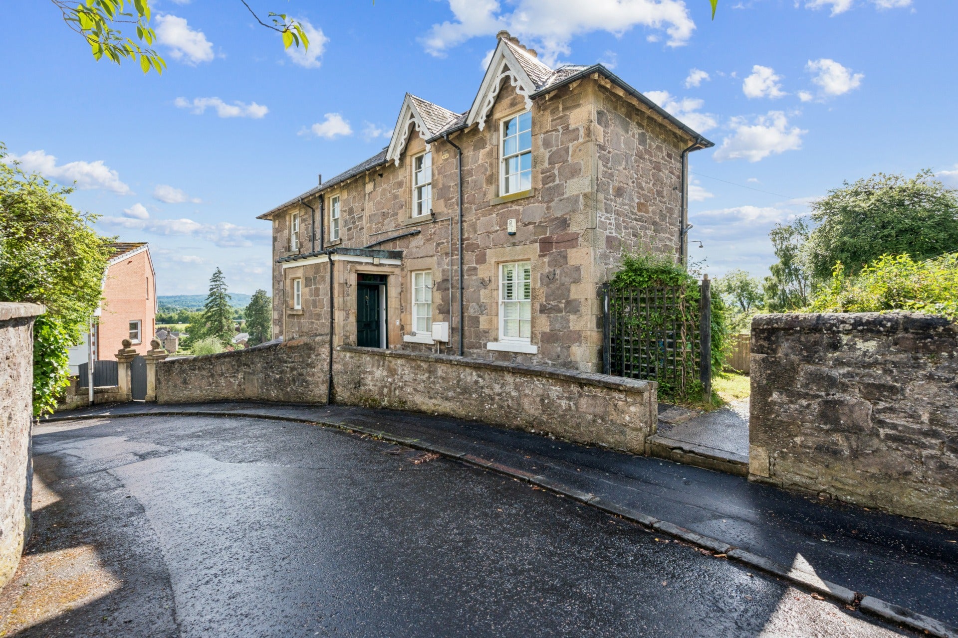 Flat Coney Hill Road in Bridge of Allan