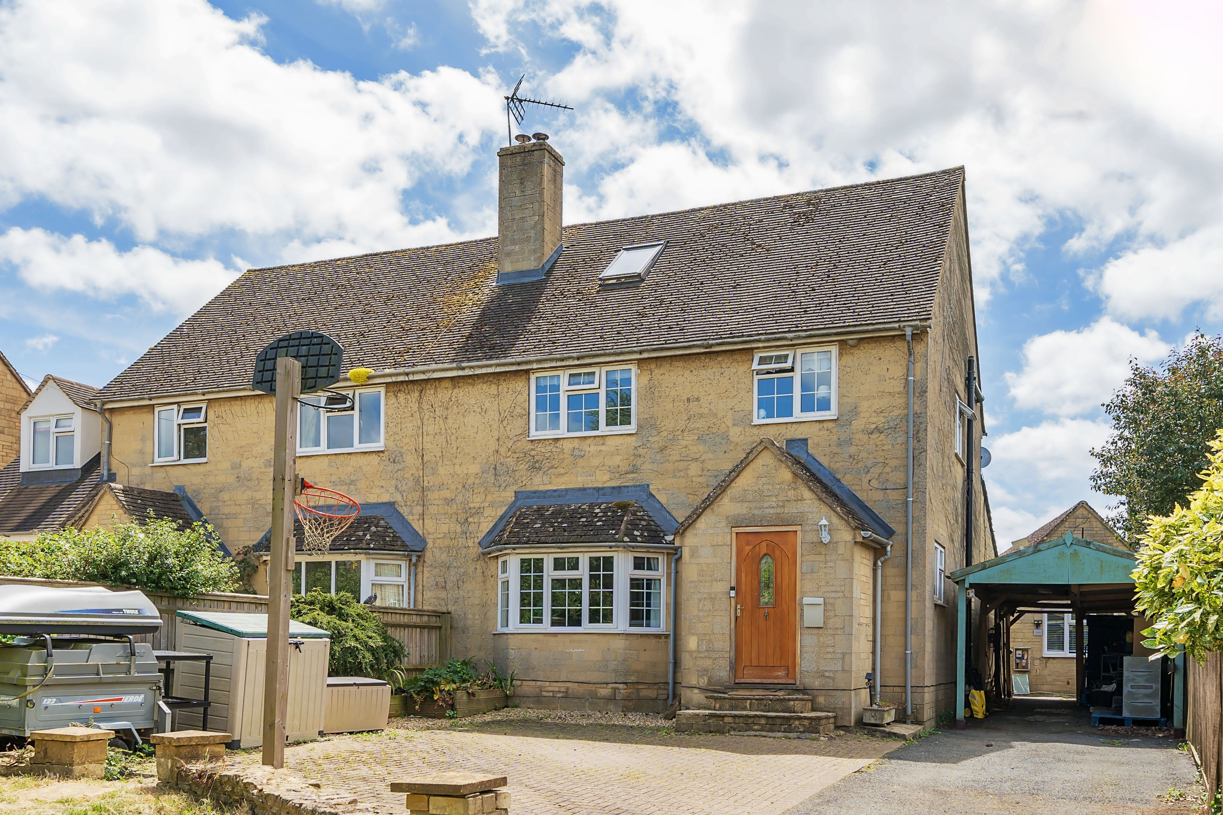 House Pound Lane in Cotswold District