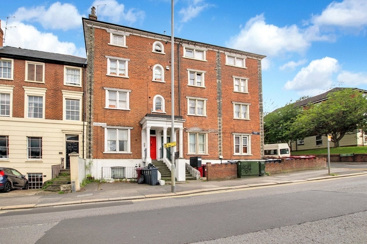 Flat Castle Hill in Reading