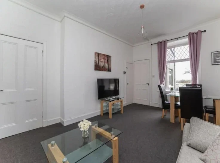 Flat East Stewart Gardens in Coatbridge