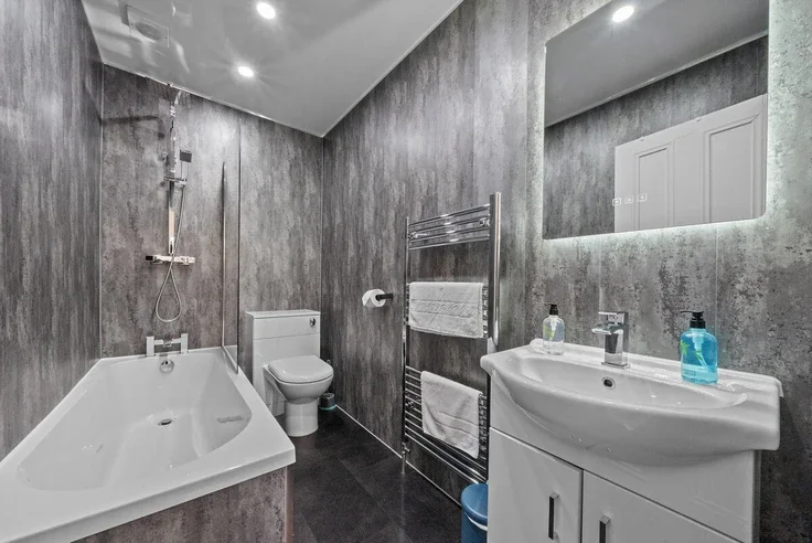 Flat East Stewart Gardens in Coatbridge