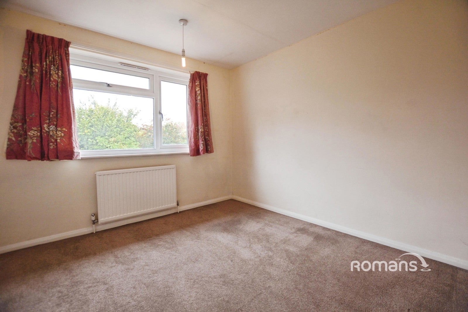 House Savay Close in Denham