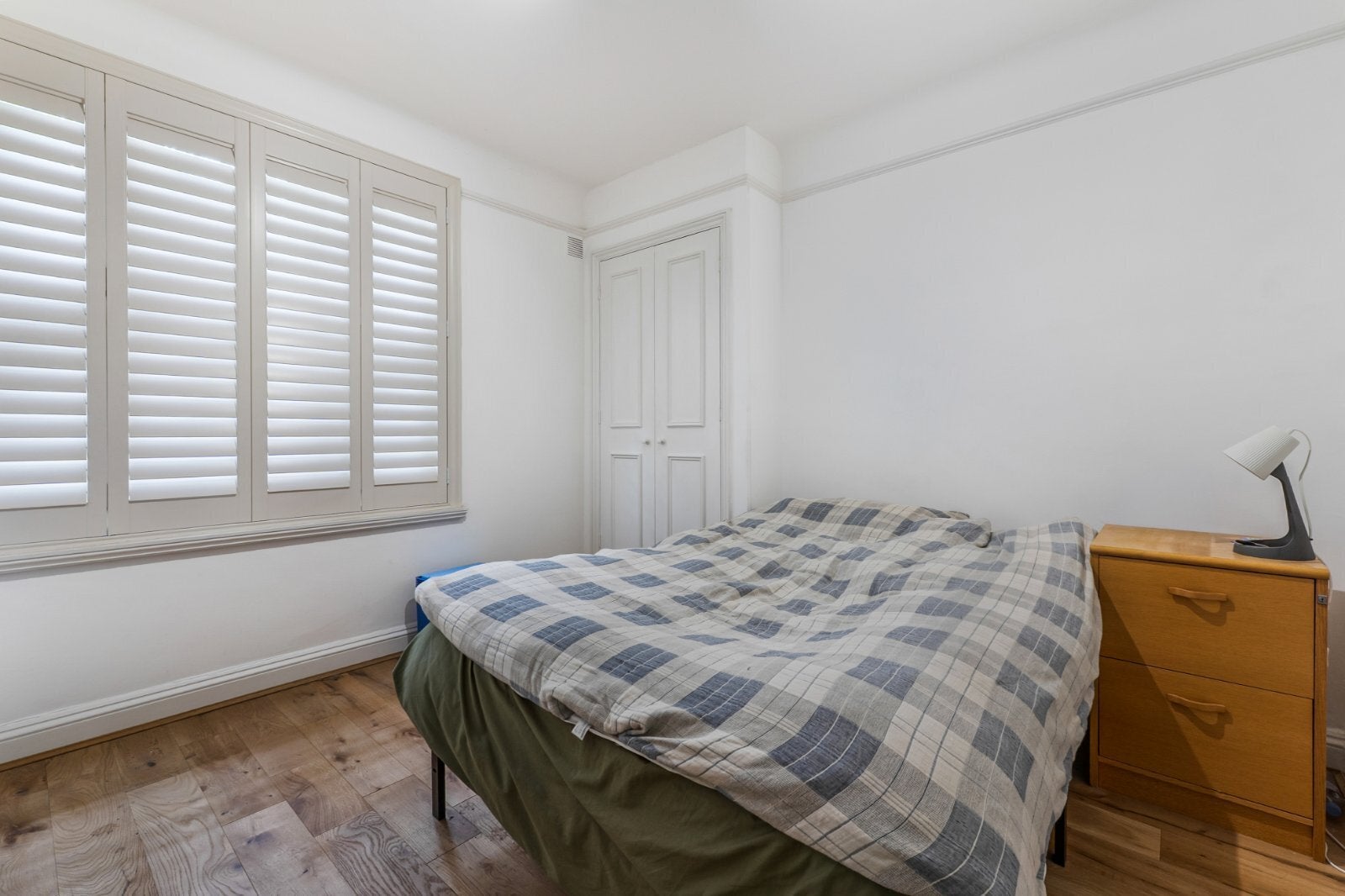 Flat Lansdowne Crescent in Greater London