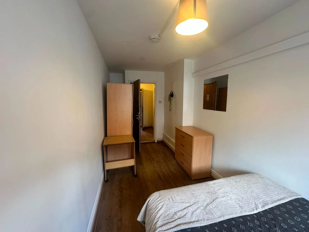 Room Highfield Road in Sandwell