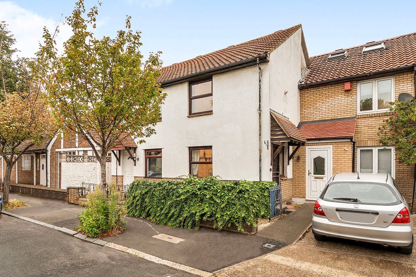 House Trothy Road in Greater London