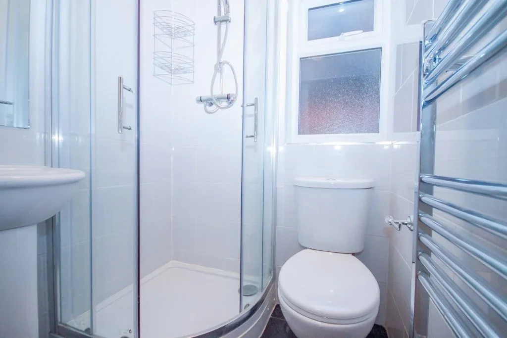 Flat Brockley Rise in Greater London