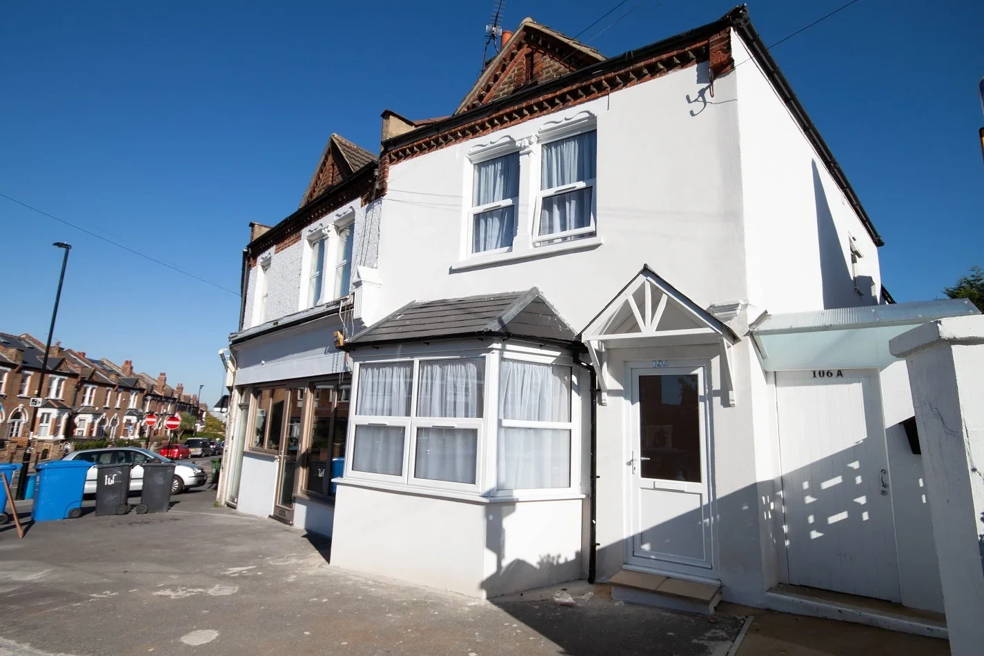 Flat Brockley Rise in Greater London