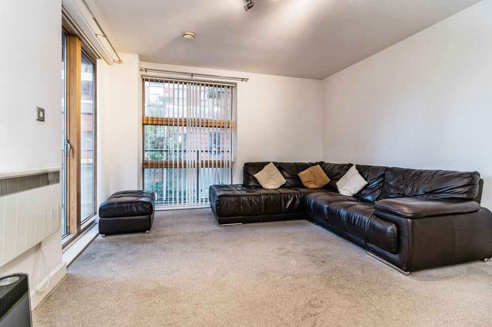 Flat Hornbeam Way in Manchester