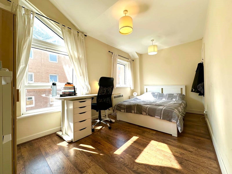 Flat Cyclops Mews in Greater London