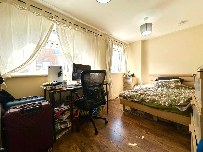 Flat Cyclops Mews in Greater London
