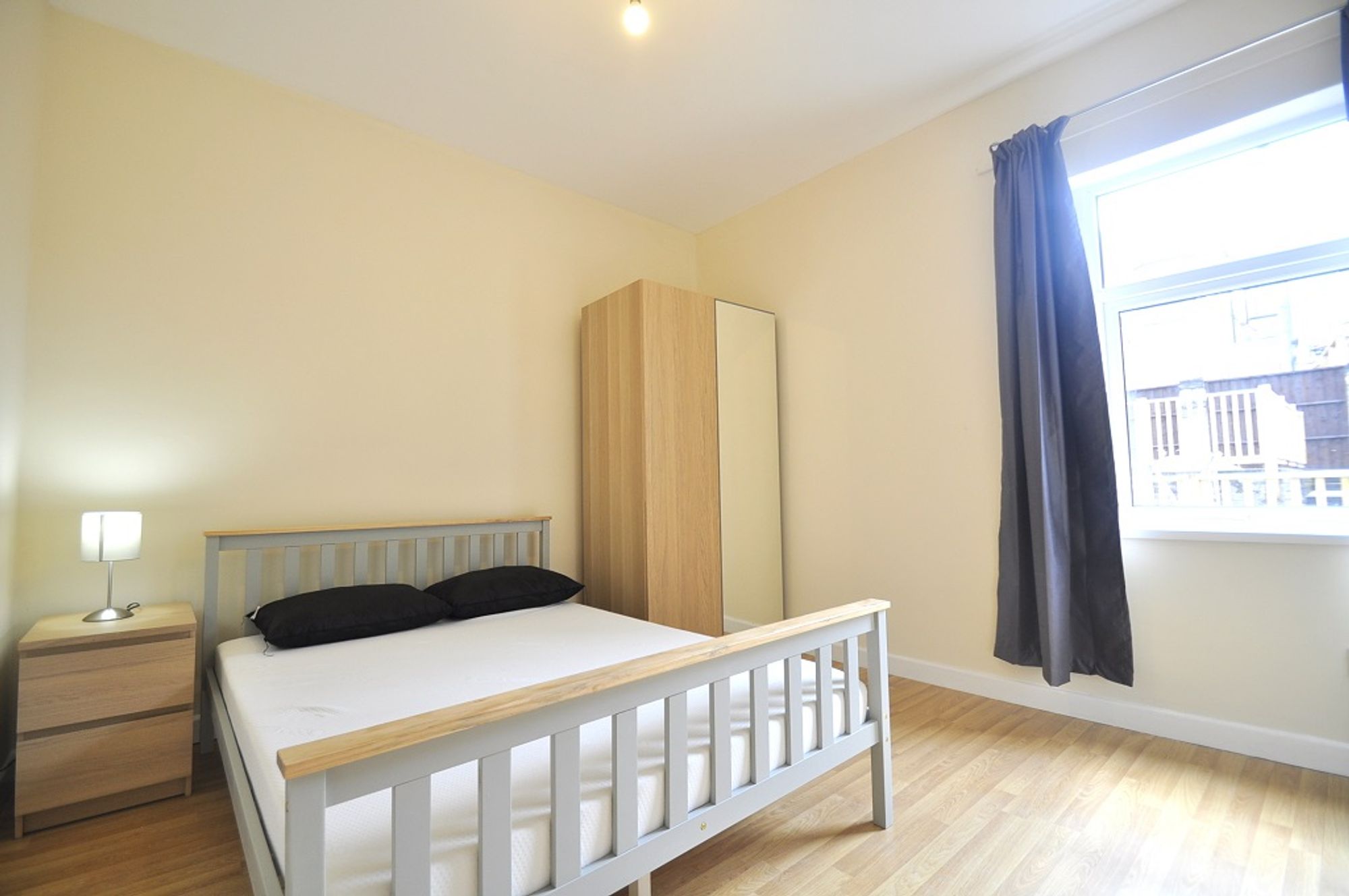 Room Risca Road in Newport