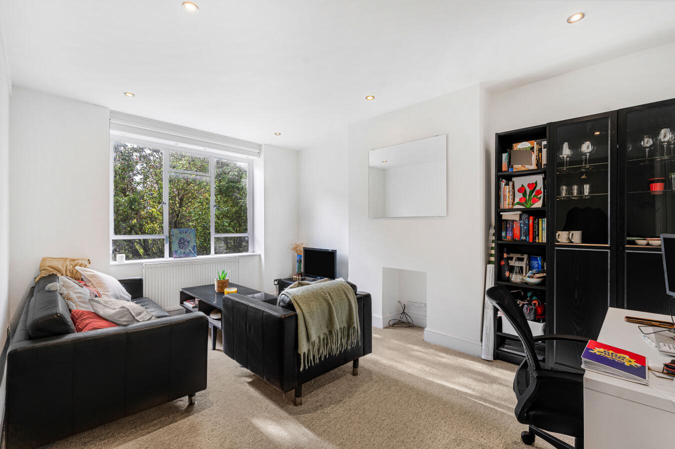 Flat Charlbert Street in City of Westminster