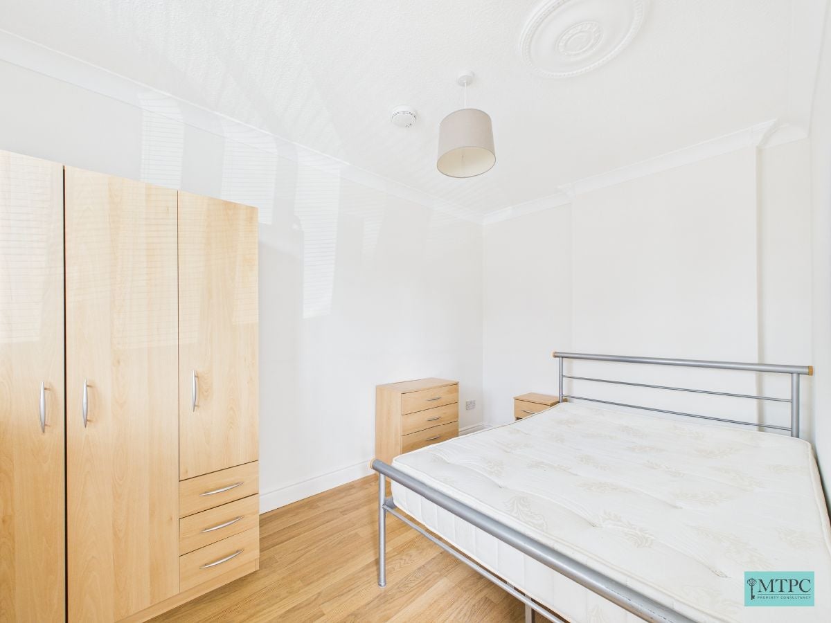 Room Crombie Avenue in York