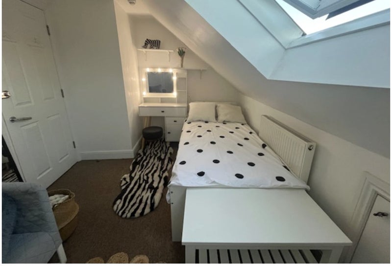 Room Morden Road in Greater London
