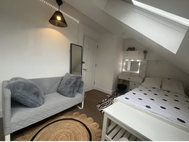 Room Morden Road in Greater London