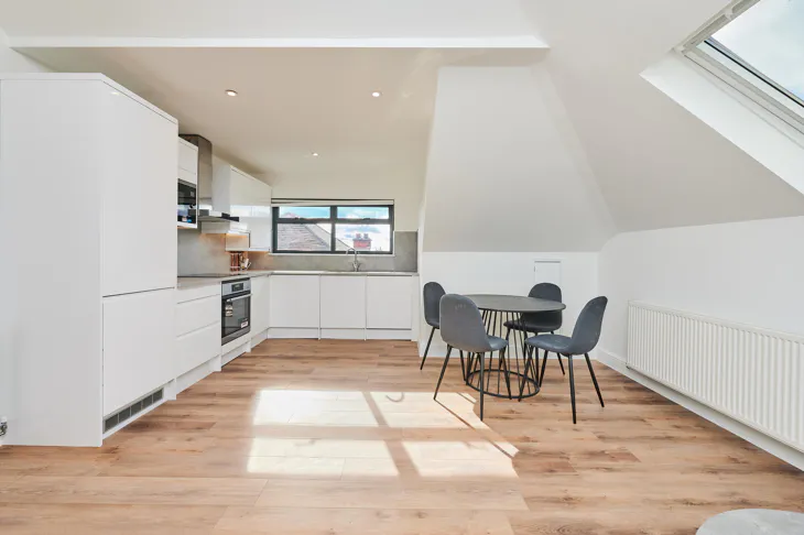 Flat Hendon Way in Greater London
