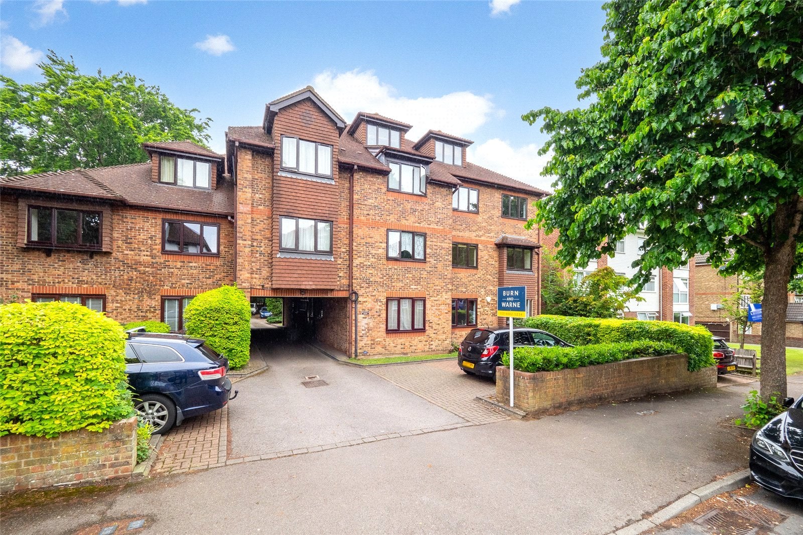 Flat Overton Road in Greater London