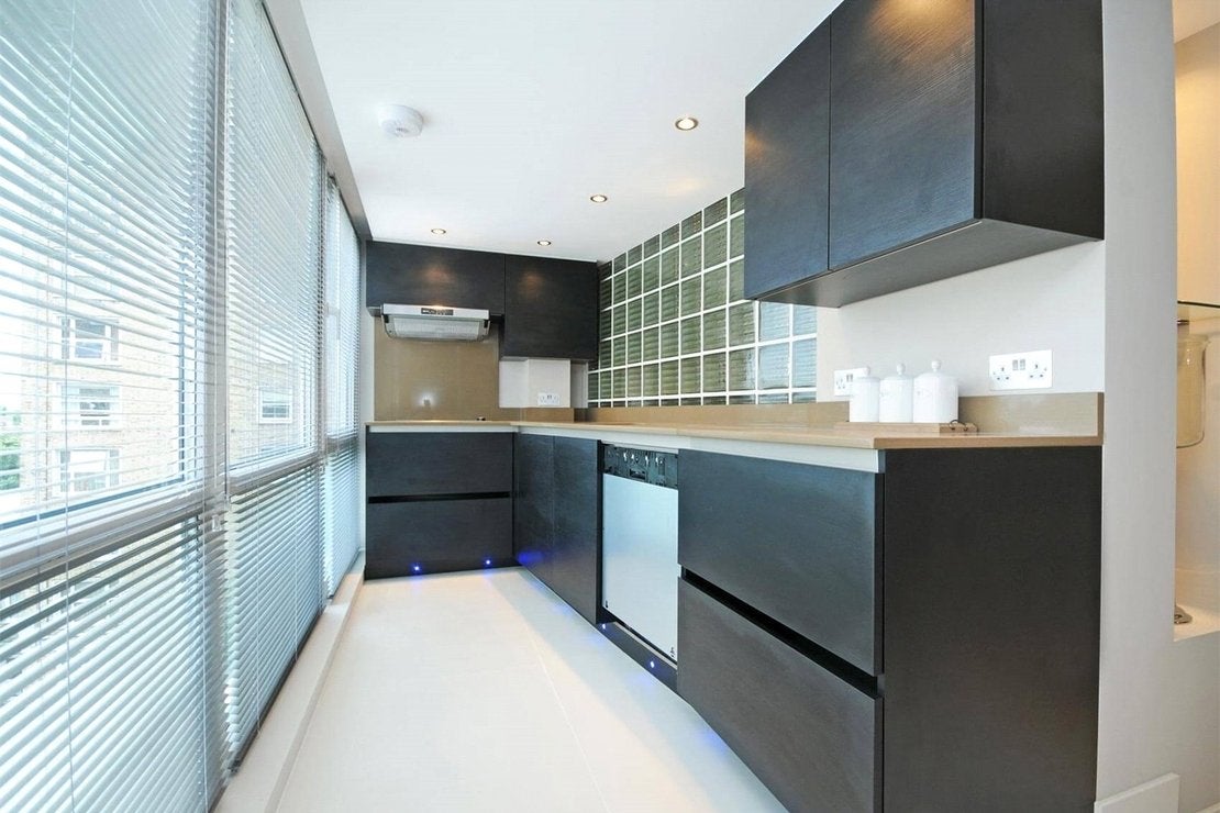 Flat Finchley Road in Greater London