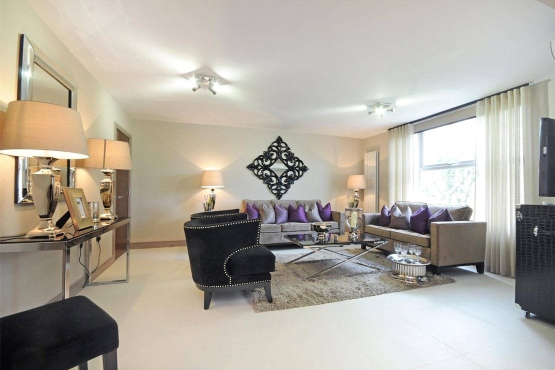 Flat Finchley Road in Greater London
