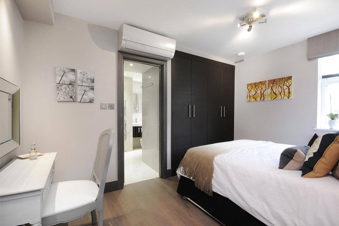 Flat Finchley Road in Greater London