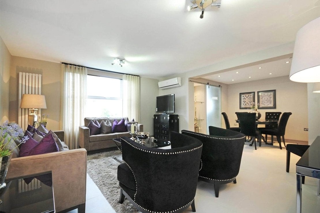 Flat Finchley Road in Greater London